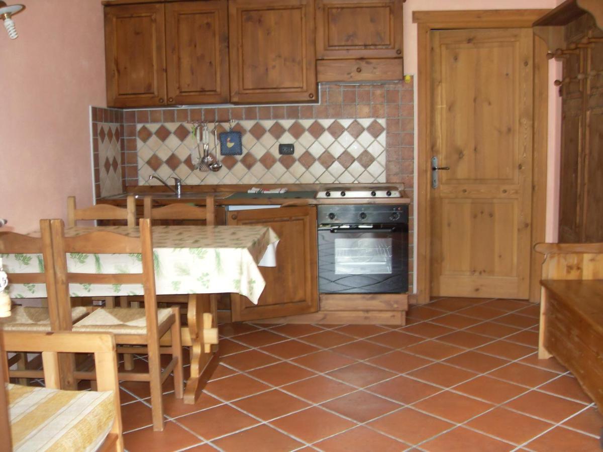 Residence Les Myosotis Champoluc Quarto foto