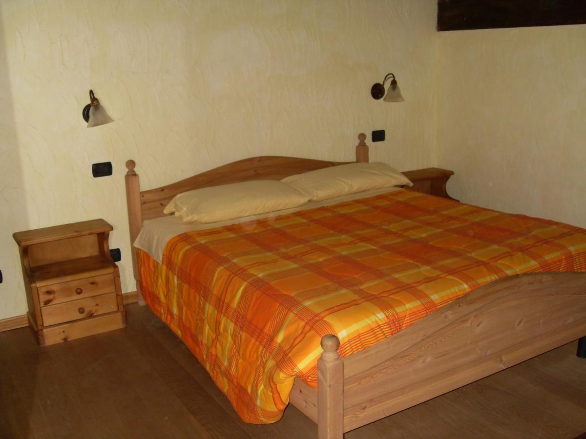 Residence Les Myosotis Champoluc Quarto foto